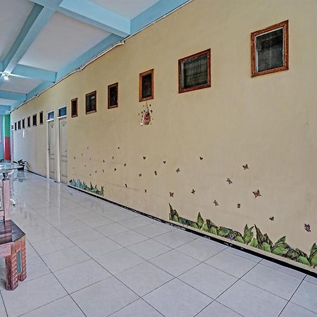 Oyo 91572 Kost Esklusif Barokah Hotel Pasuruan Exterior photo